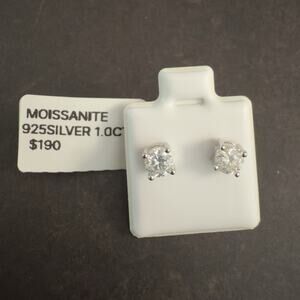 Beautiful 1ctw Moissanite Stud Earrings, Sterling Silver 925-NEW-MSRP$190